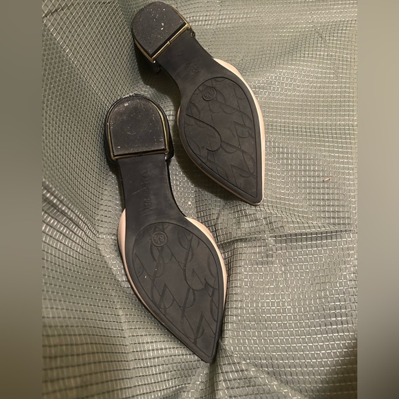 Beige and black pointed toe flats - Picture 2 of 2